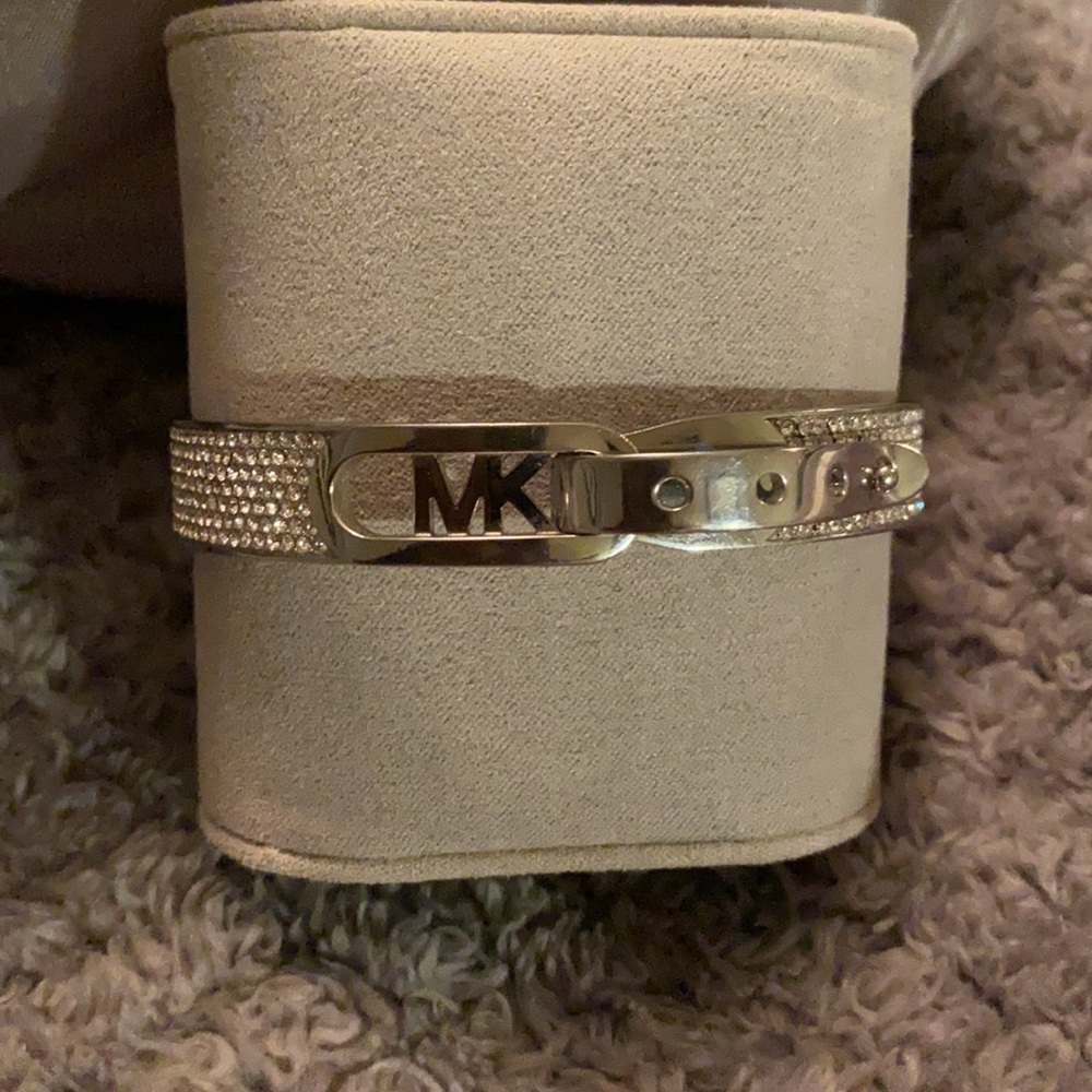 MiCHAEL KORS SILVER PAVE BUCKLE BANGLE BRACELET